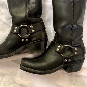 Fry Woman Harness 12r  Boots 12r in black leather. Style#77300 in size 7